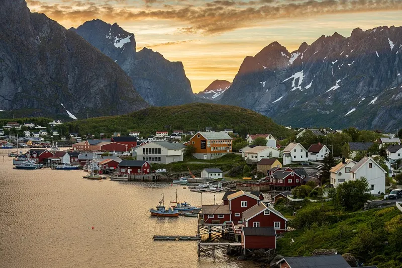 Your Body Clock Has No Idea Where It Is: A Traveler's Guide to Surviving Scandinavian Light Extremes
